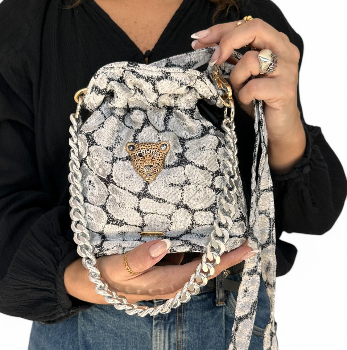 SAVANNAH BUCKET BAG