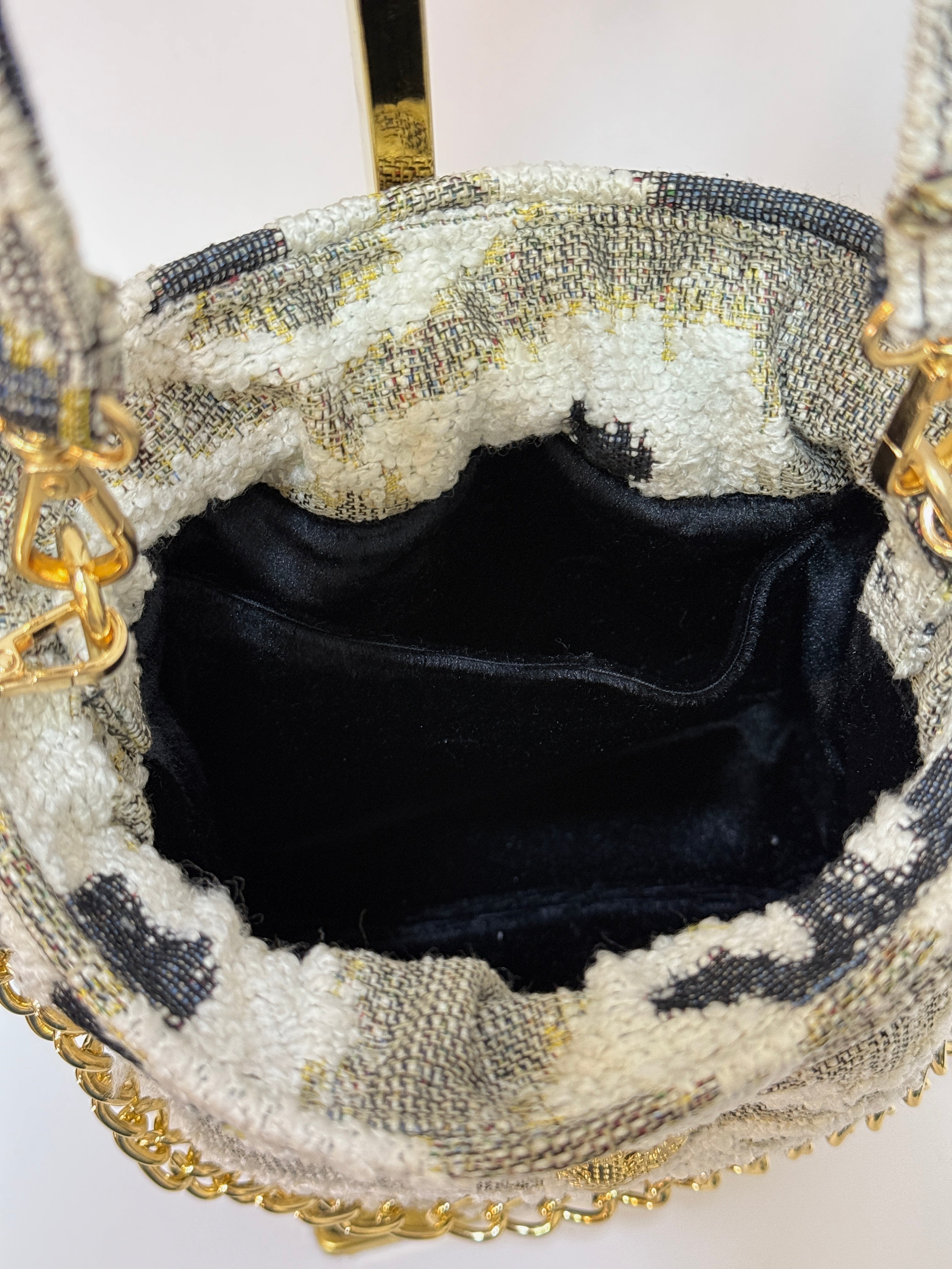 ANISA BUCKET BAG